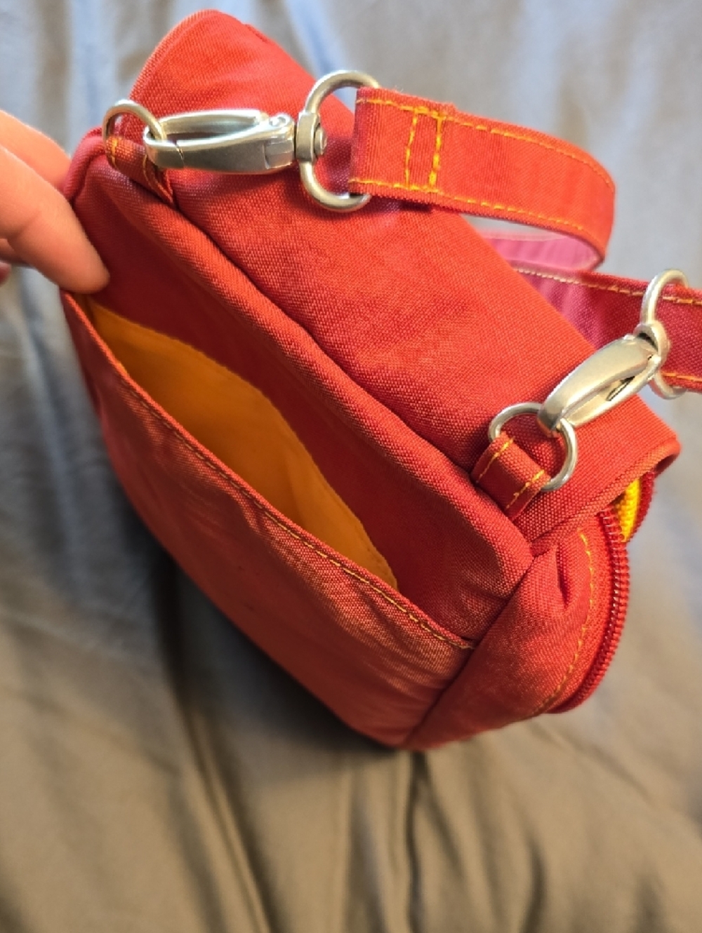 Red Baggallini Crossbody Organizer Bag purse - Picture 6 of 6